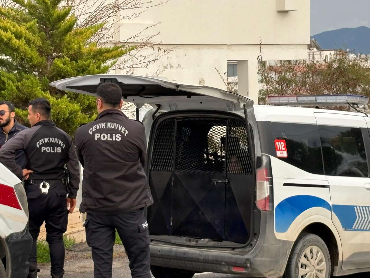 Bodrum’da Akşam Saatlerinde Hareketli Anlar: Sokakta Koşan Kadın Ekipleri Harekete Geçirdi 3